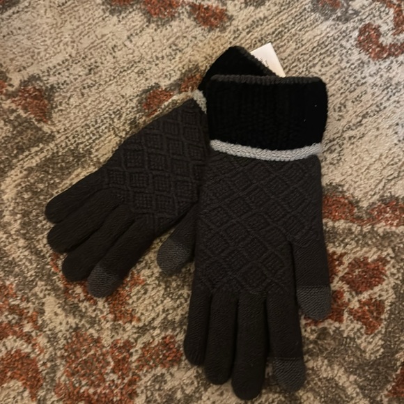 Gray gloves - Picture 2 of 4